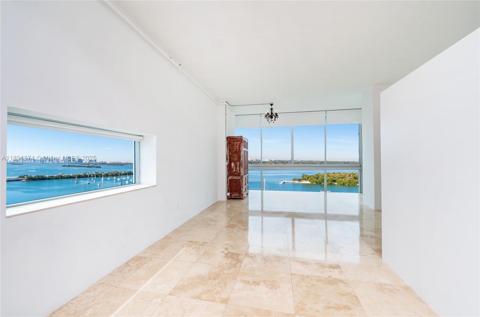 SPACE 01 CONDO - Residential