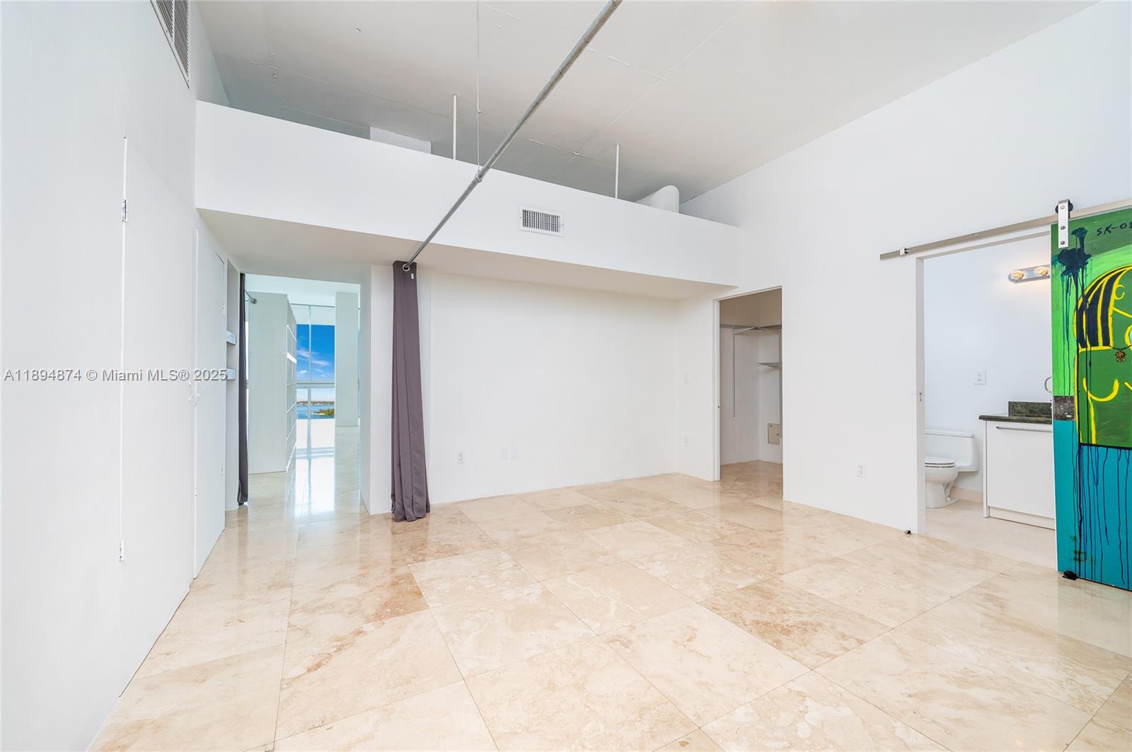 SPACE 01 CONDO - Residential