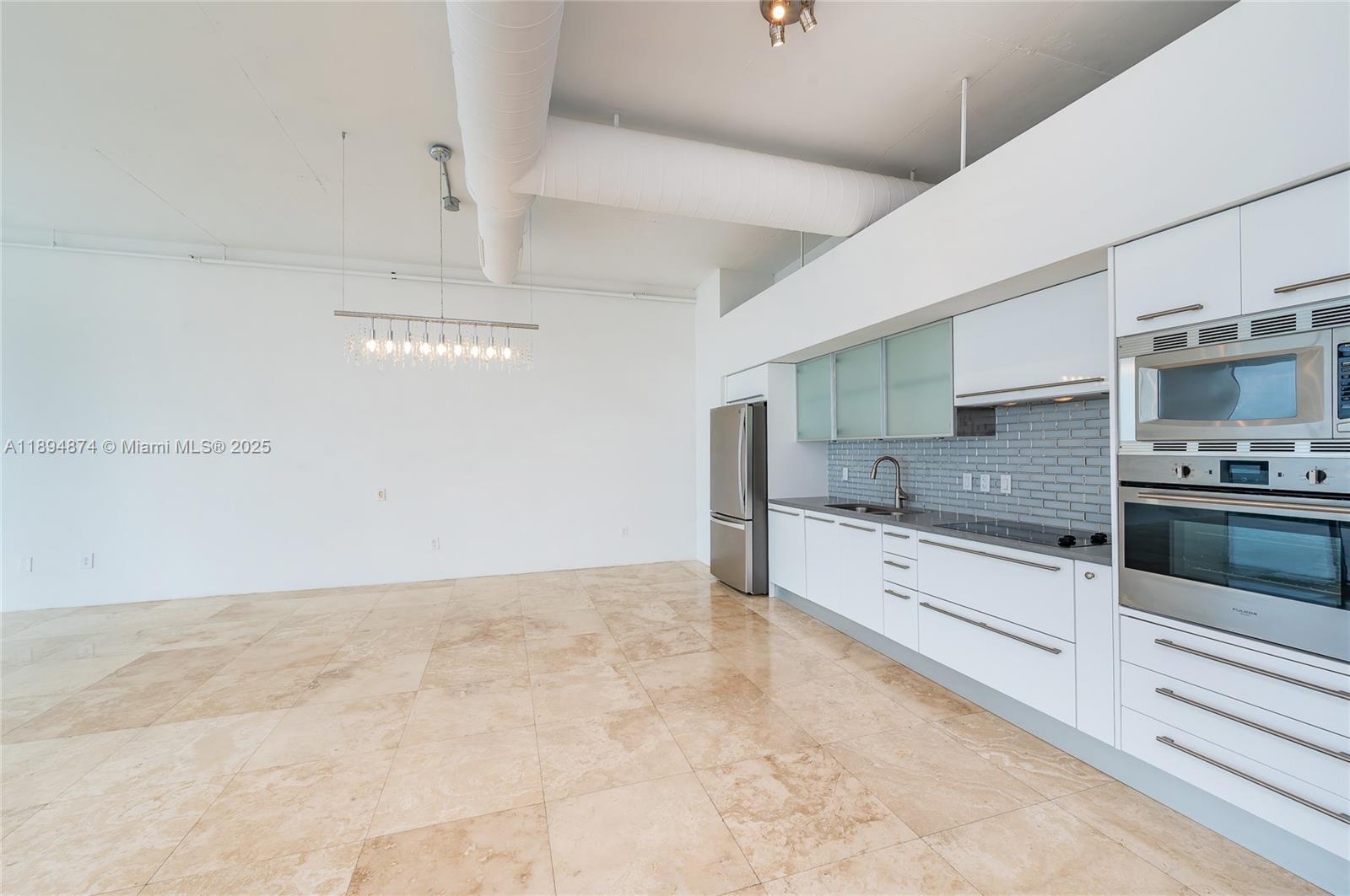 SPACE 01 CONDO - Residential