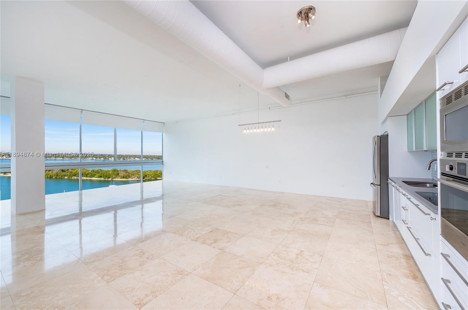 SPACE 01 CONDO - Residential
