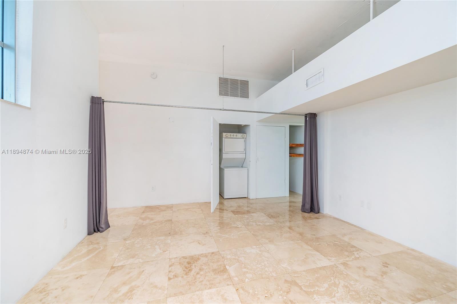SPACE 01 CONDO - Residential