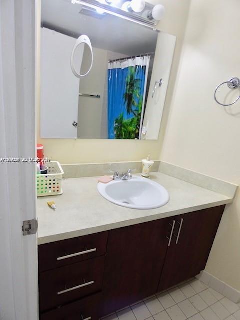 MEDITERRANEAN VILLAS COND - Residential