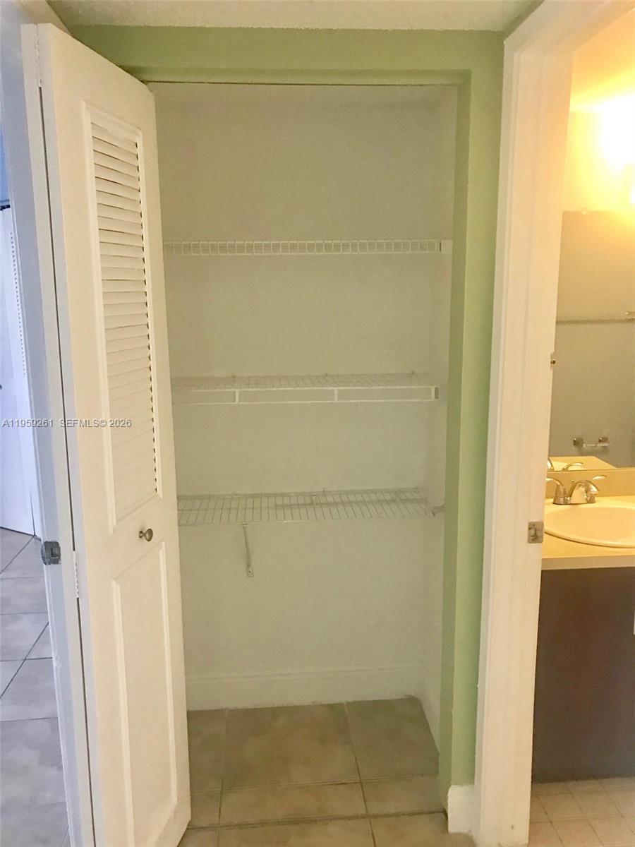 MEDITERRANEAN VILLAS COND - Residential