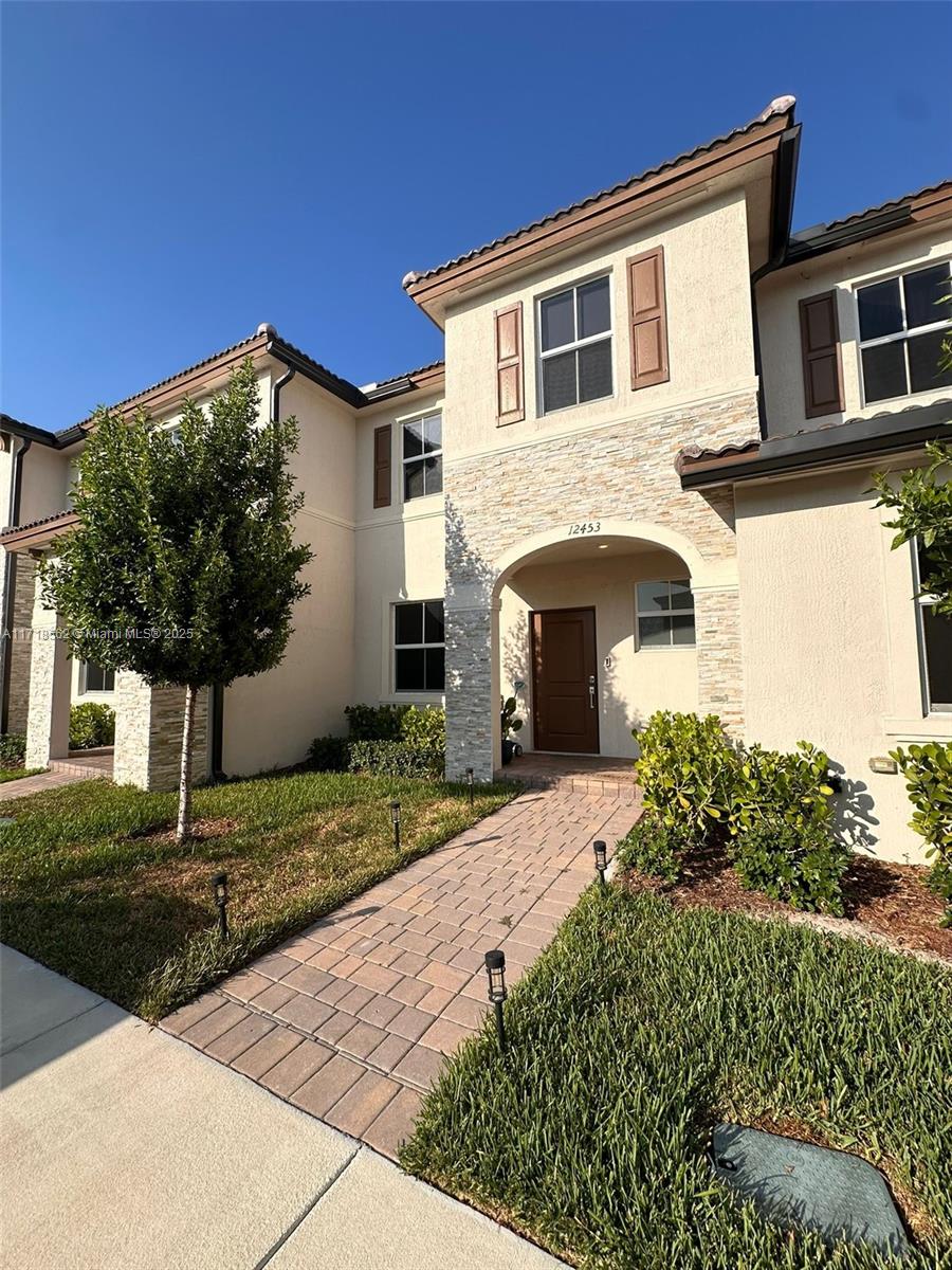 Spectacular Townhome in Westview, 3/2.5. Two assigned parking space , ceramic floor downstairs, carpet upstairs. SS appliances. Fenced patio. Resort style clubhouse with swimming pool, gym, jacuzzi, children's park, dog's park. Impact windows. Security patrol.
Close to Miami Dade College. Access to I-95, 924 Granite Pkwy and Palmetto Expressway.