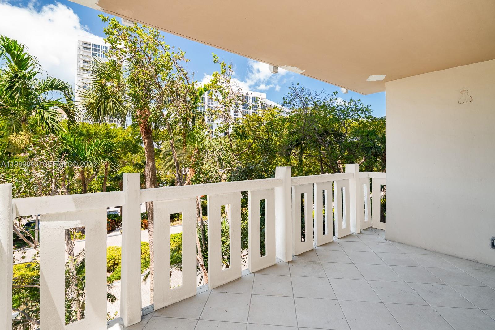 TOWERS OF KEY BISCAYNE CO - Residential