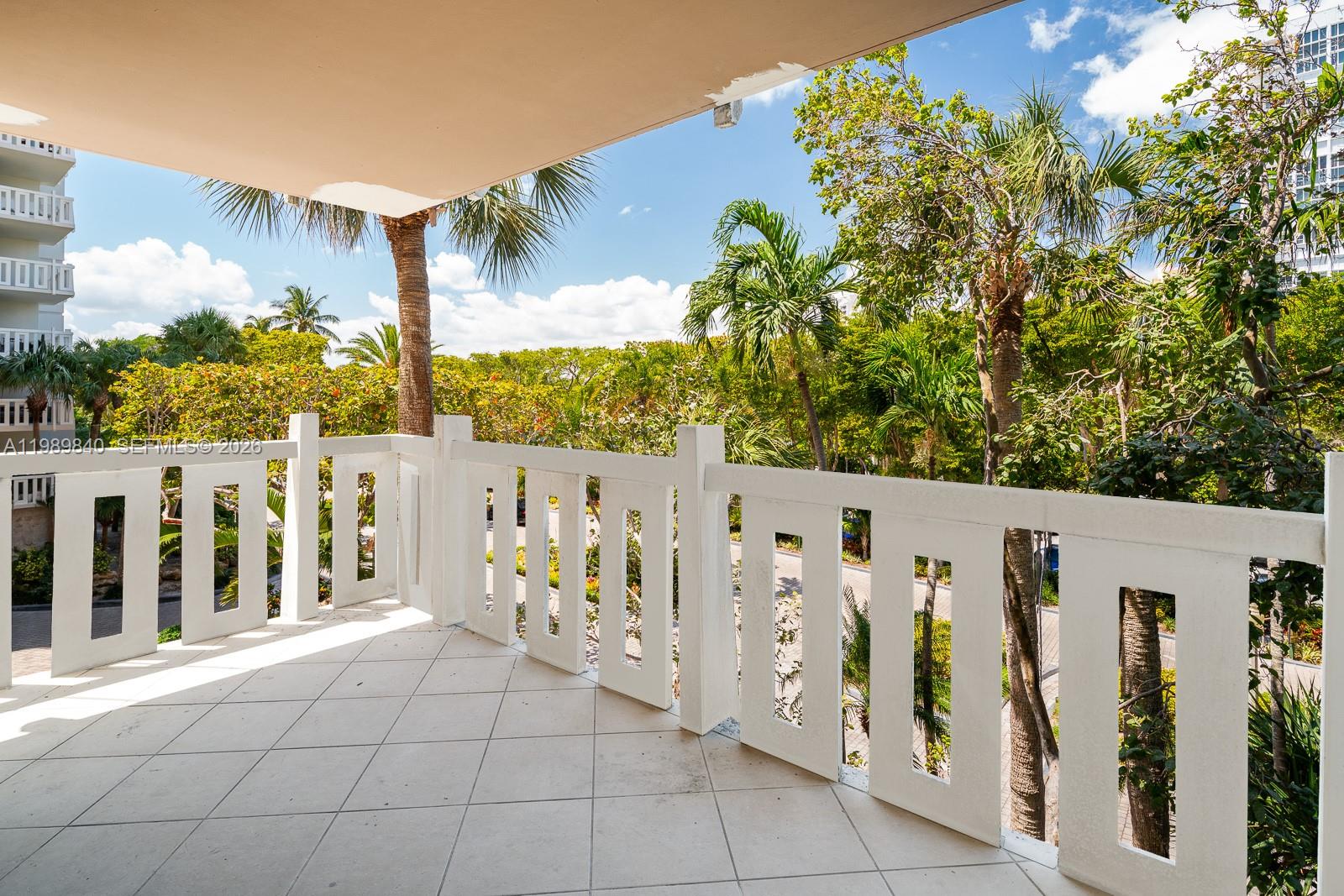 TOWERS OF KEY BISCAYNE CO - Residential