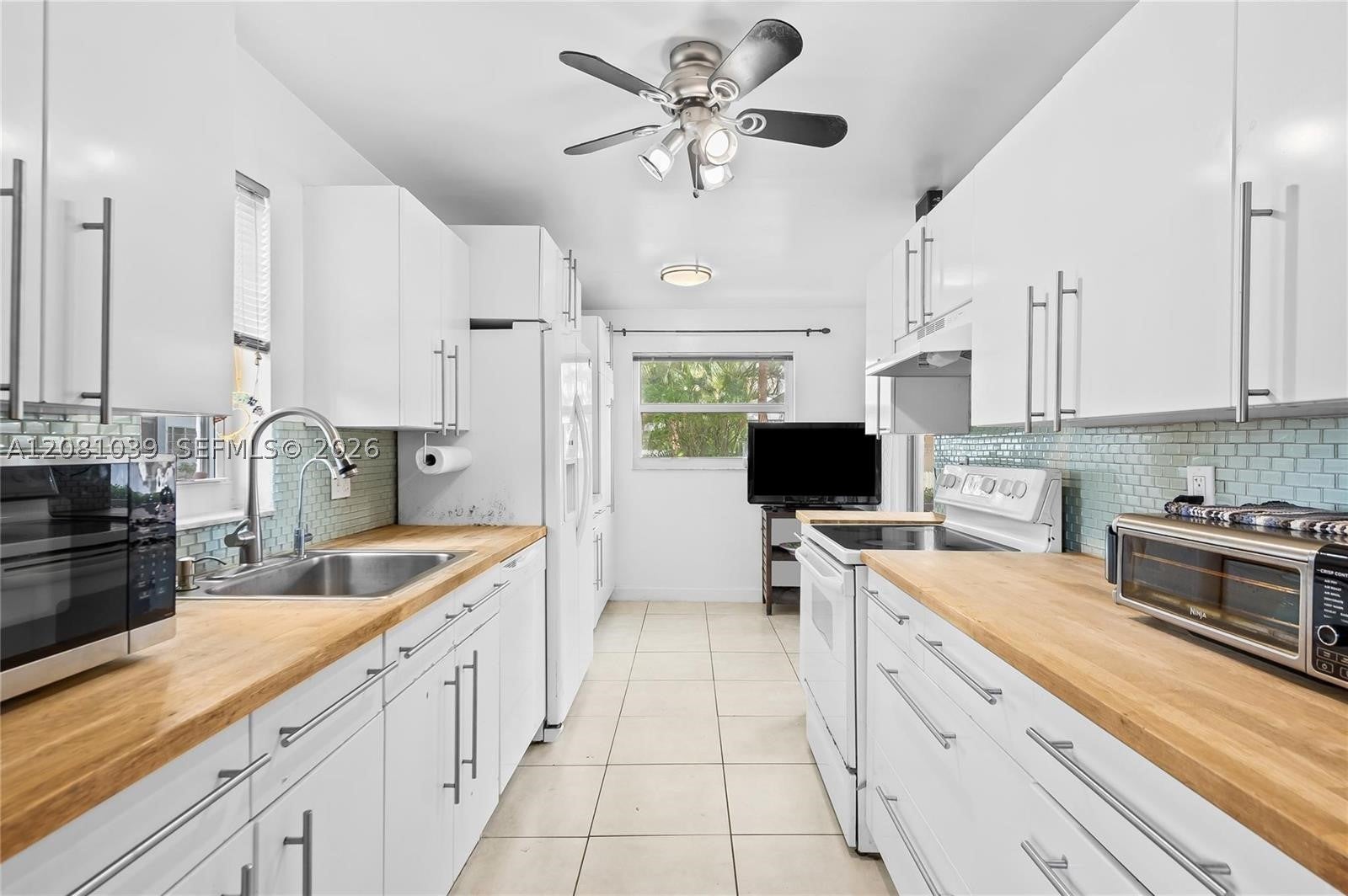 8002 Lagos De Campo Blvd B101, Tamarac FL 33321
