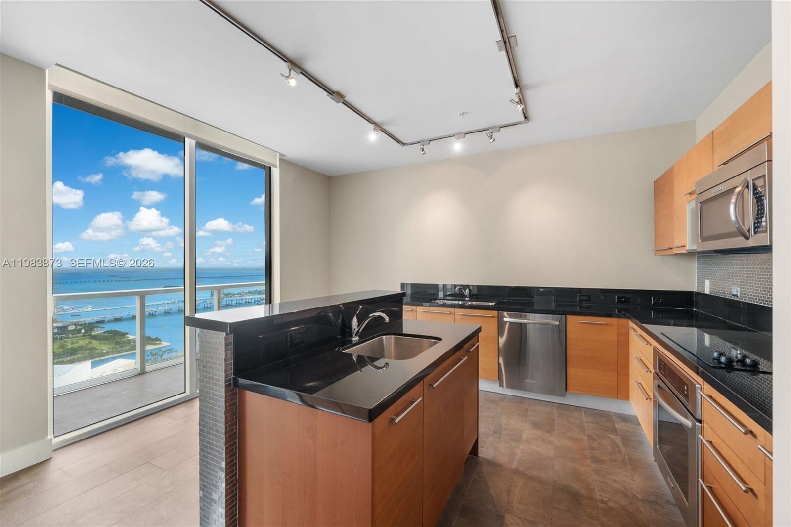 VIZCAYNE NORTH CONDO - Residential Lease