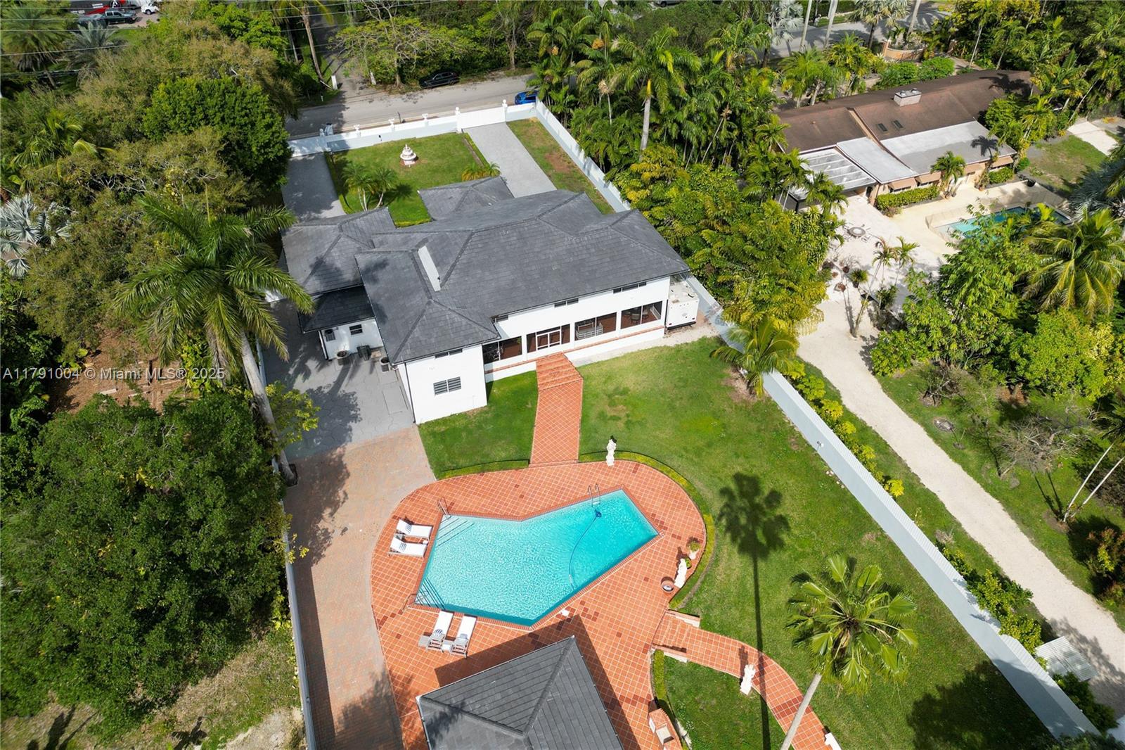12040 Sw 43rd St, Miami, Broward County, Florida - 5 Bedrooms  
5 Bathrooms - 