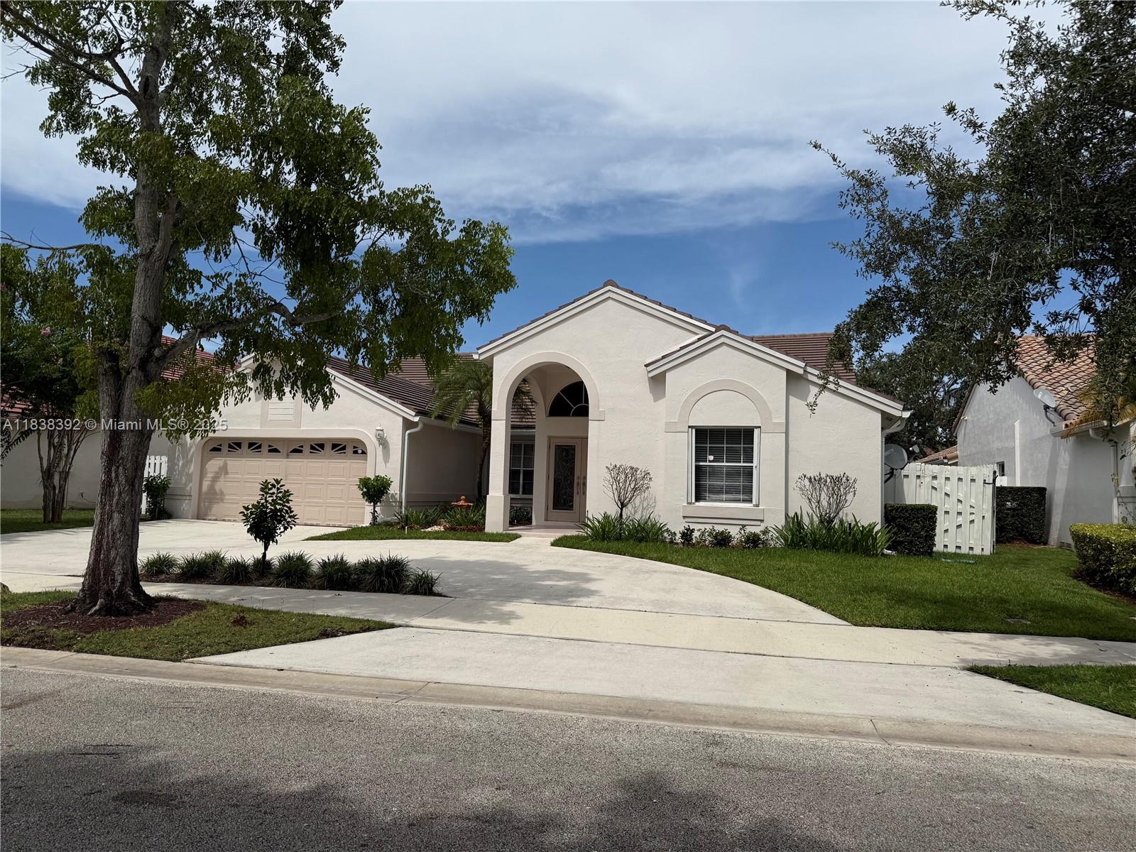 Spacious 5-bed, 3-bath home in the highly desirable Indian Trace community of Weston. Featuring tile flooring throughout, soon to be updated kitchen with newer appliances, and Samsung washer/dryer. Enjoy access to community amenities including pickleball courts, fitness stations, playgrounds, lighted walking paths, and pet-friendly parks. Conveniently located near major retailers, grocery stores, and highways for easy commuting. No HOA application required—move in with ease! Do not miss out on this opportunity call today for a private tour!