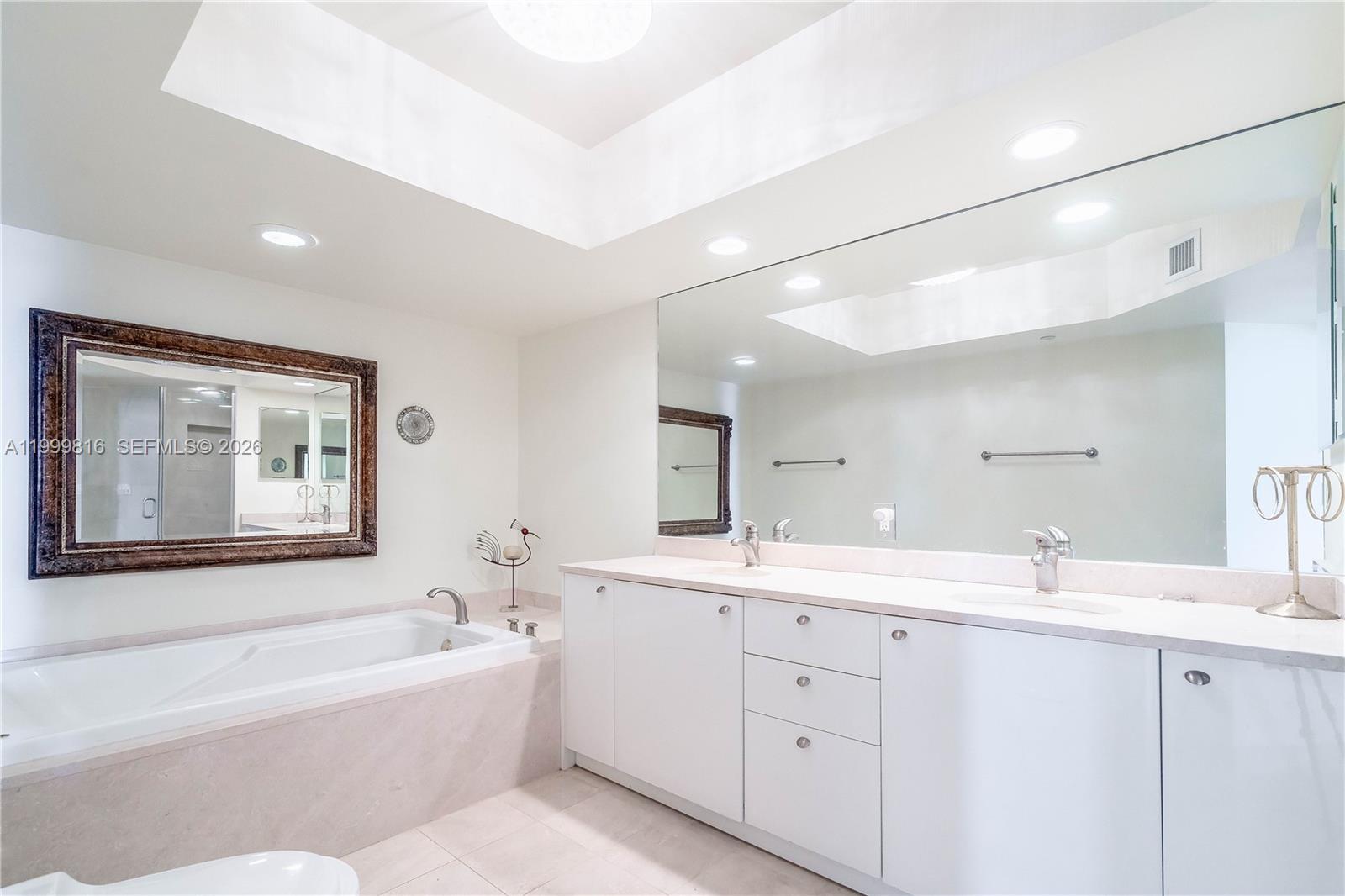 OCEANIA V CONDO - Residential