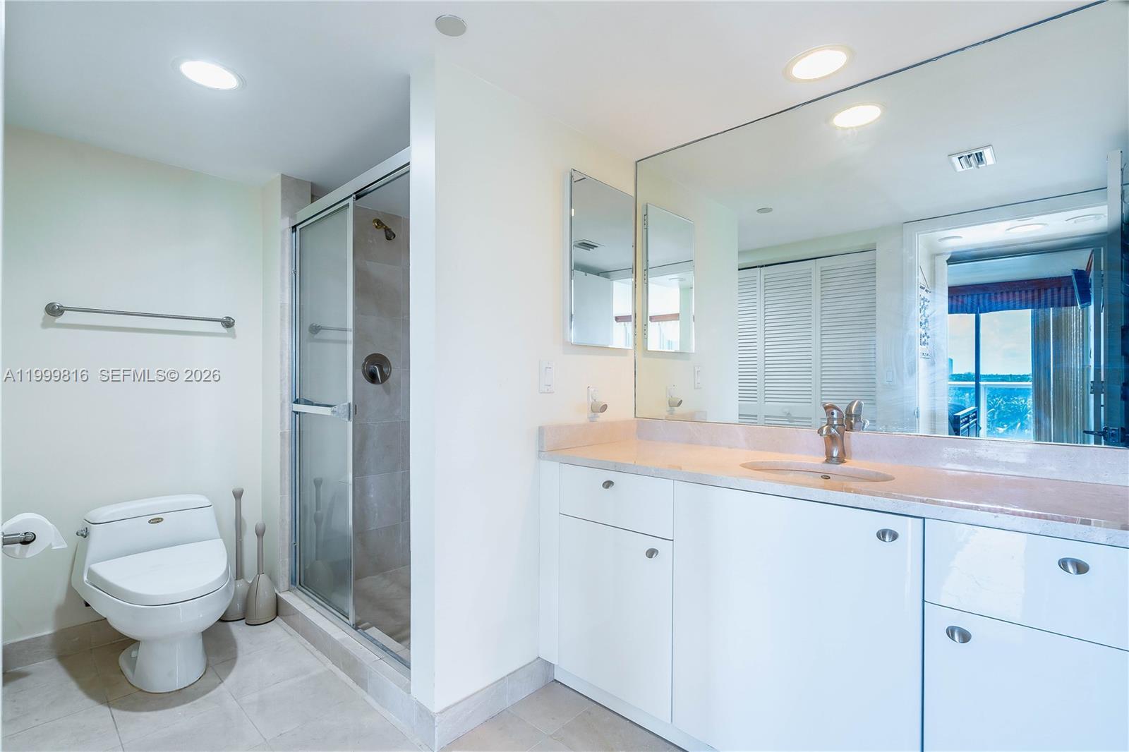 OCEANIA V CONDO - Residential