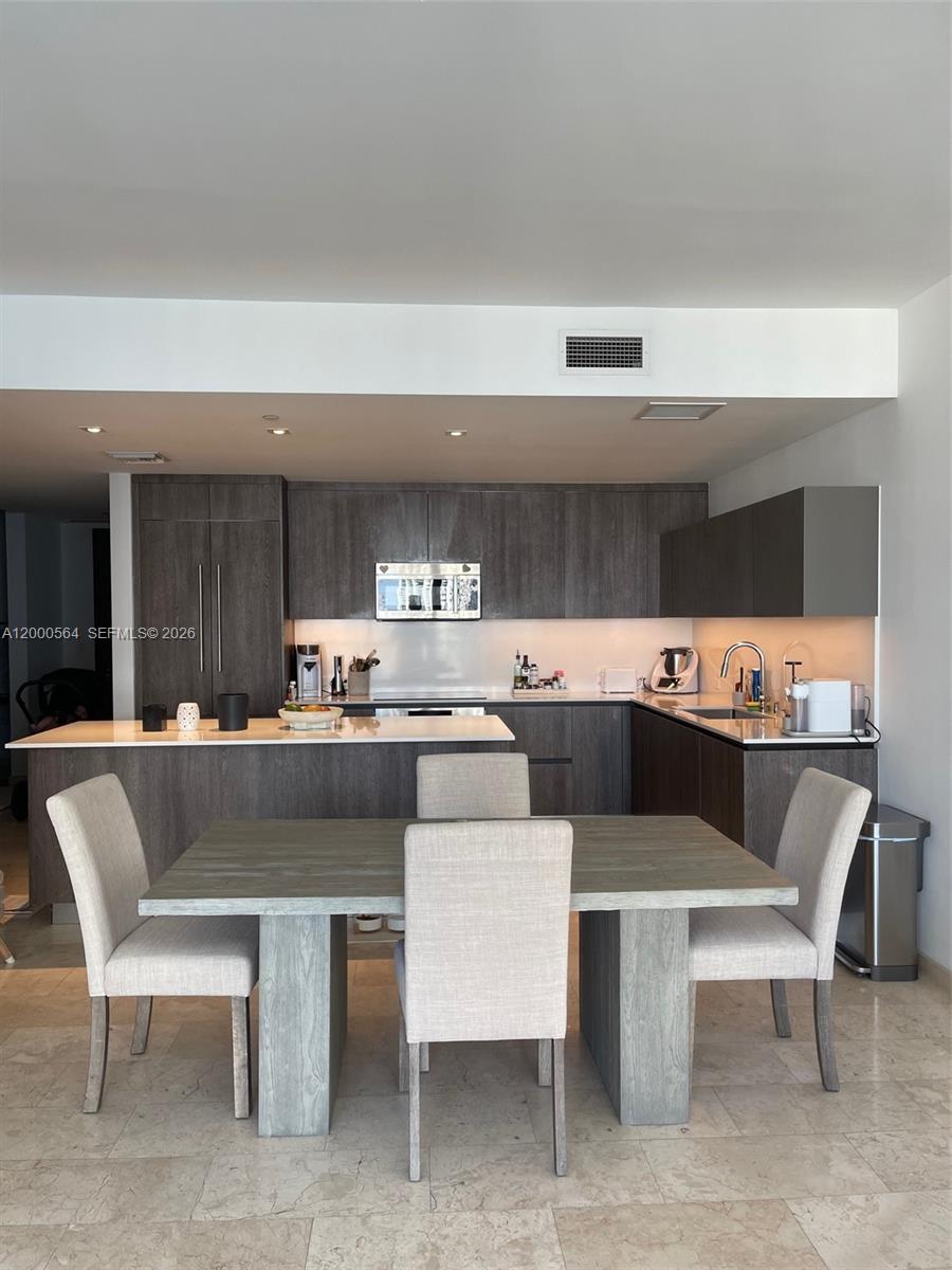 REACH CONDO - Residential