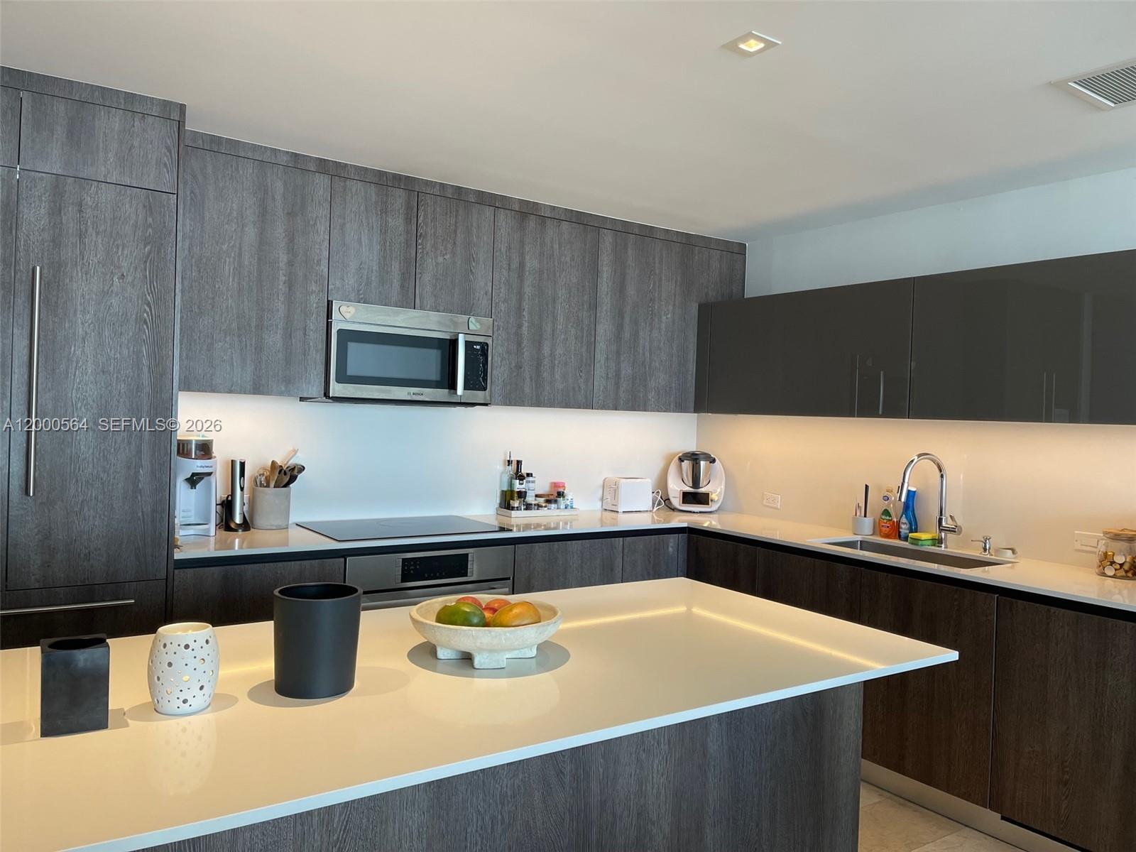 REACH CONDO - Residential