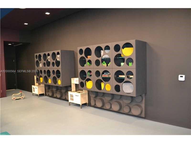 REACH CONDO - Residential