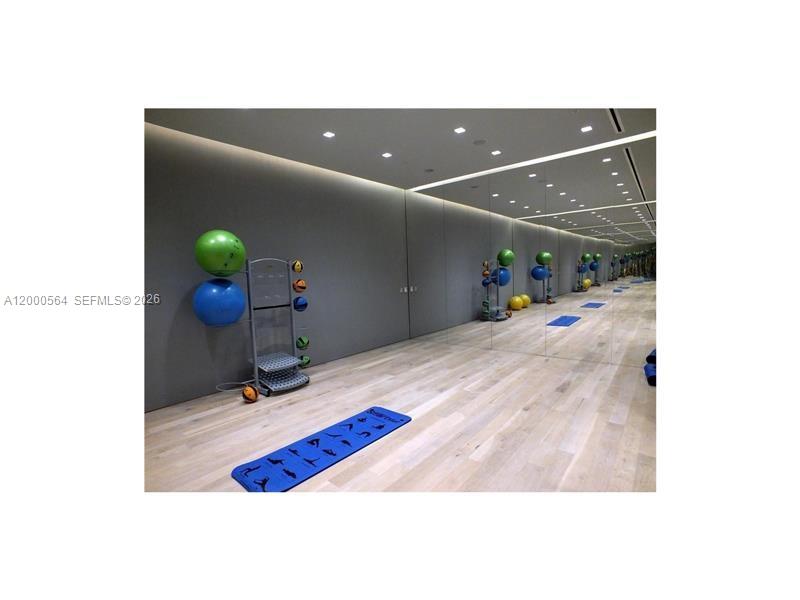 REACH CONDO - Residential