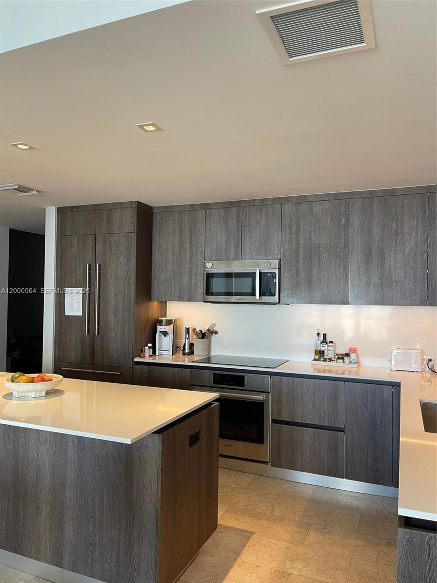 REACH CONDO - Residential