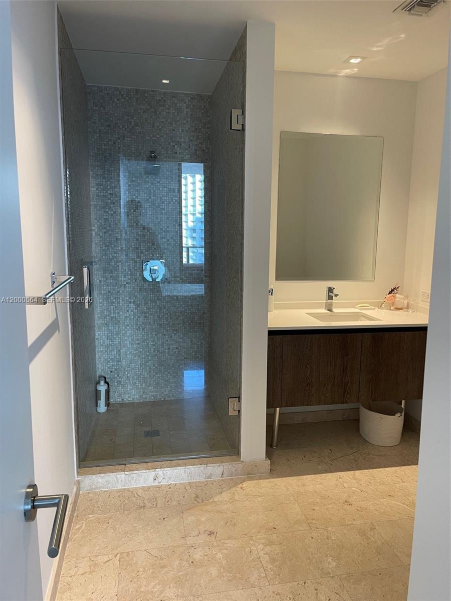 REACH CONDO - Residential