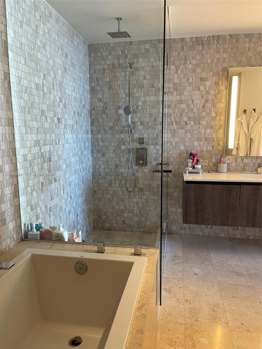 REACH CONDO - Residential