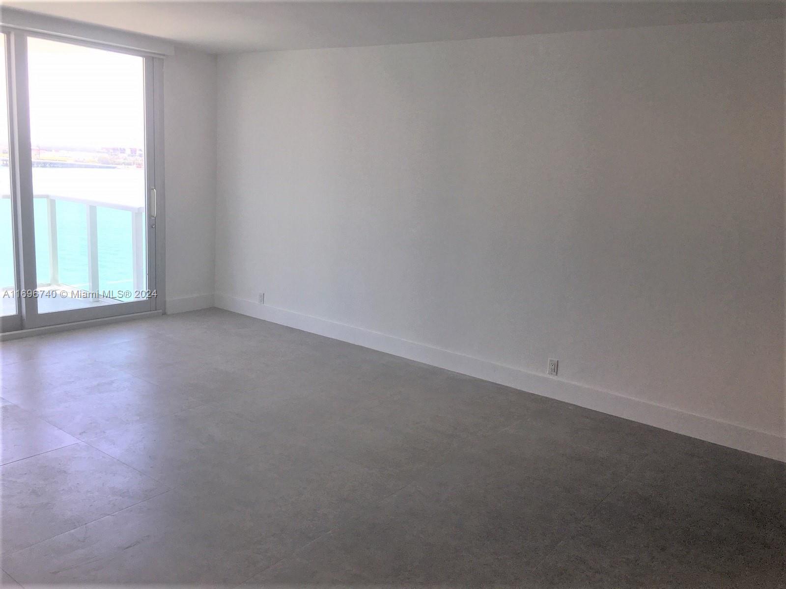 1000 West Ave 1027