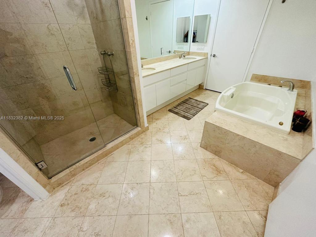 717 Crandon Blvd 408