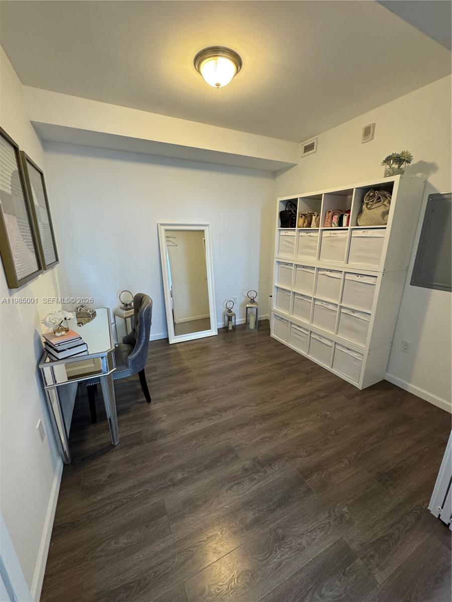 THE CRIMSON CONDO - Residential Lease