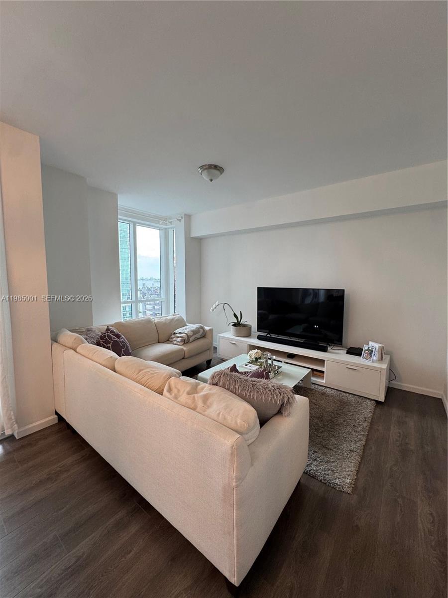 THE CRIMSON CONDO - Residential Lease