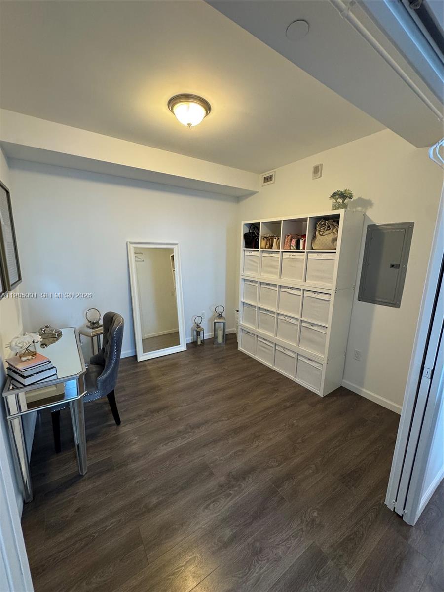 THE CRIMSON CONDO - Residential Lease