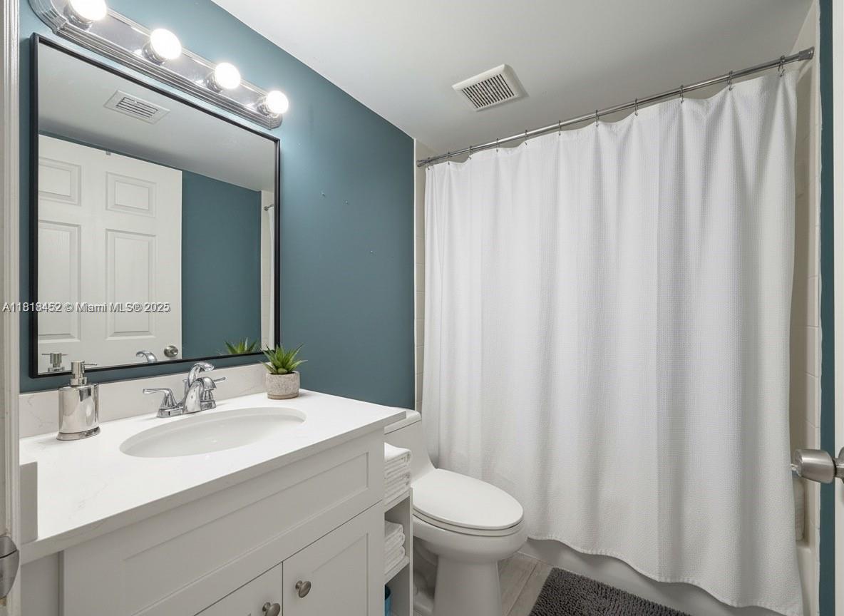 THE COURTS AT BAYSHORE II - Residential