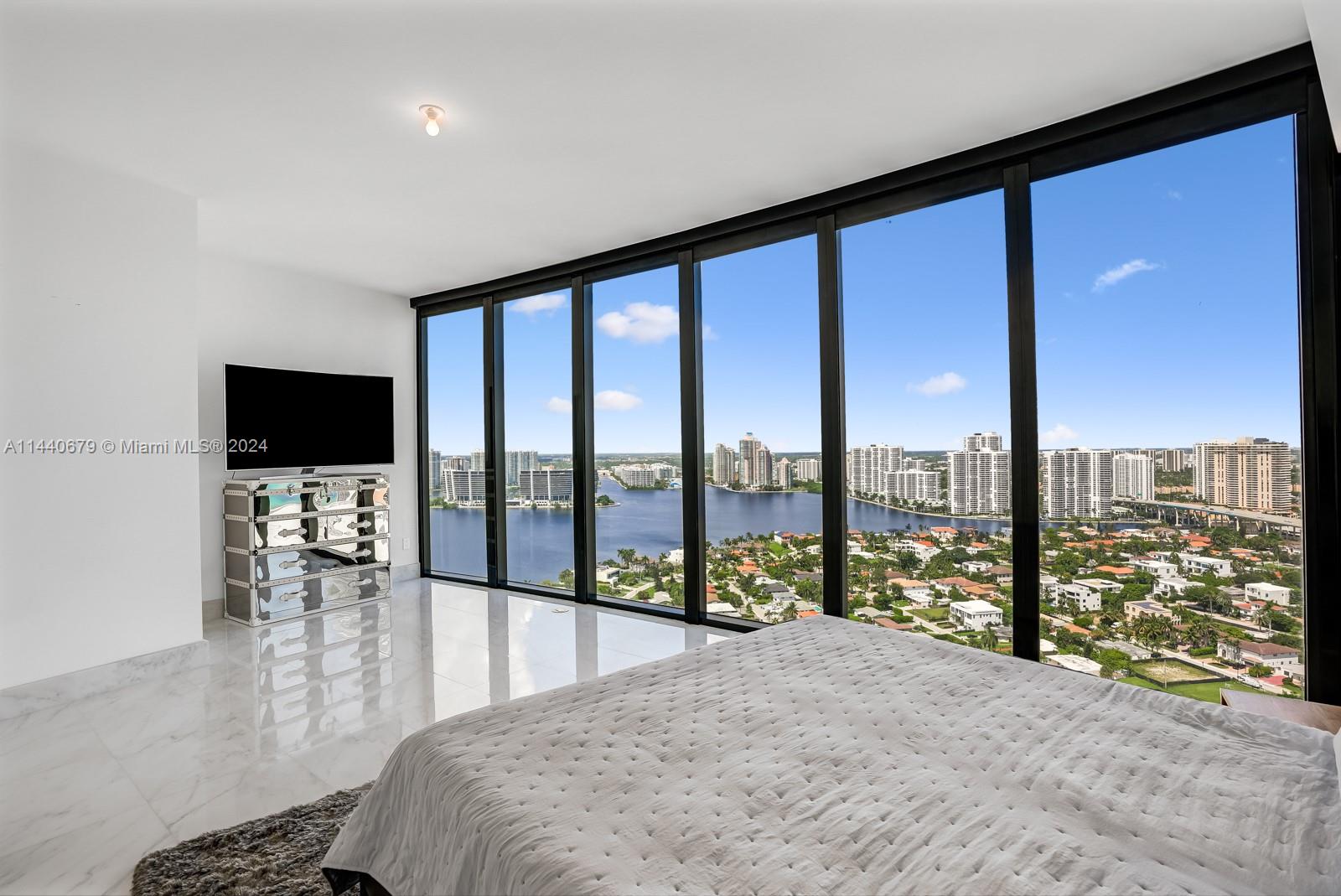 18555 COLLINS AVENUE COND - Residential