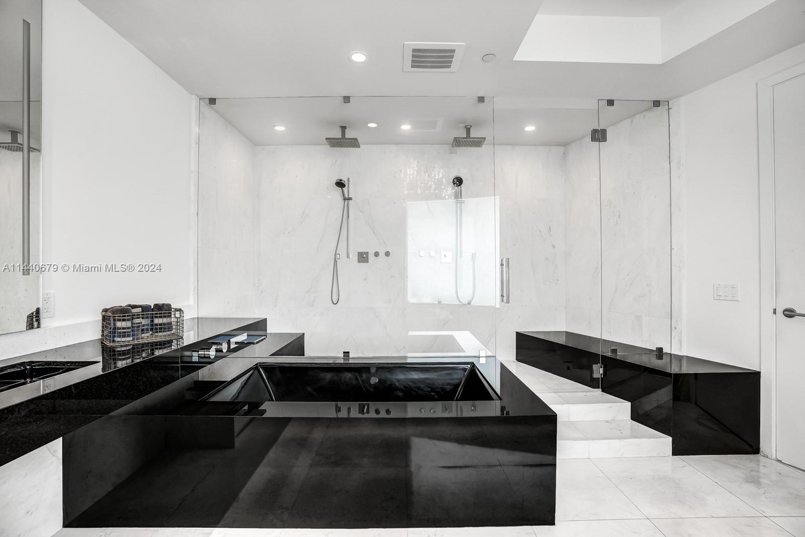 18555 COLLINS AVENUE COND - Residential