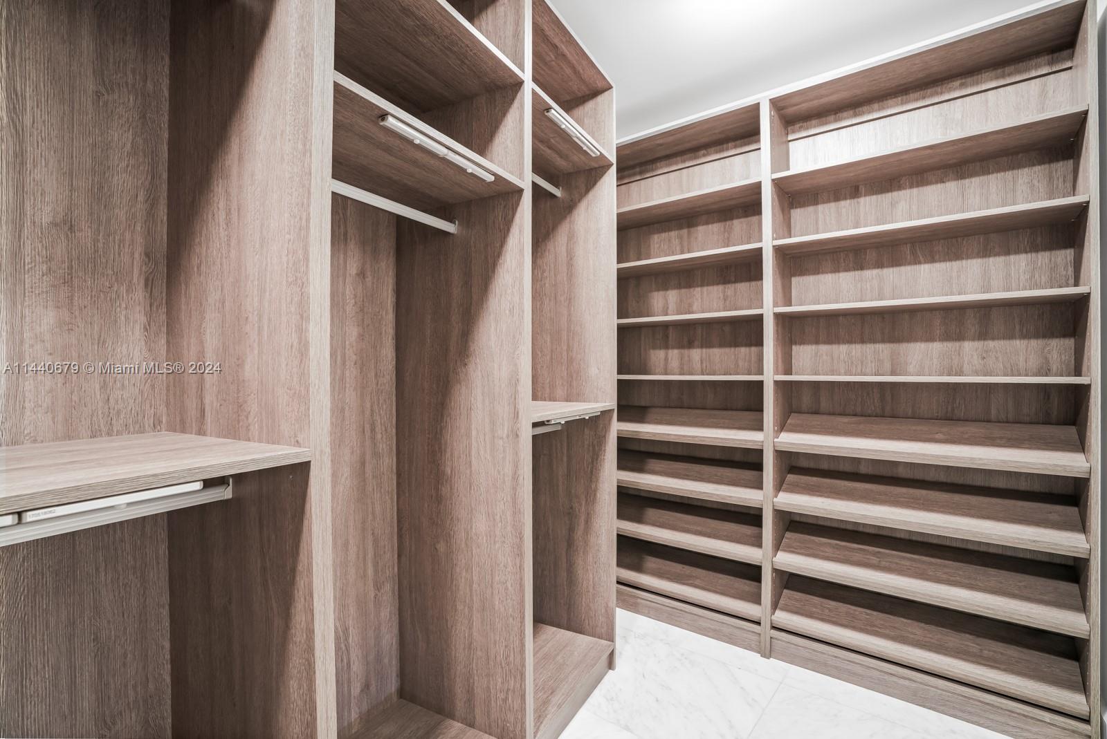 18555 COLLINS AVENUE COND - Residential