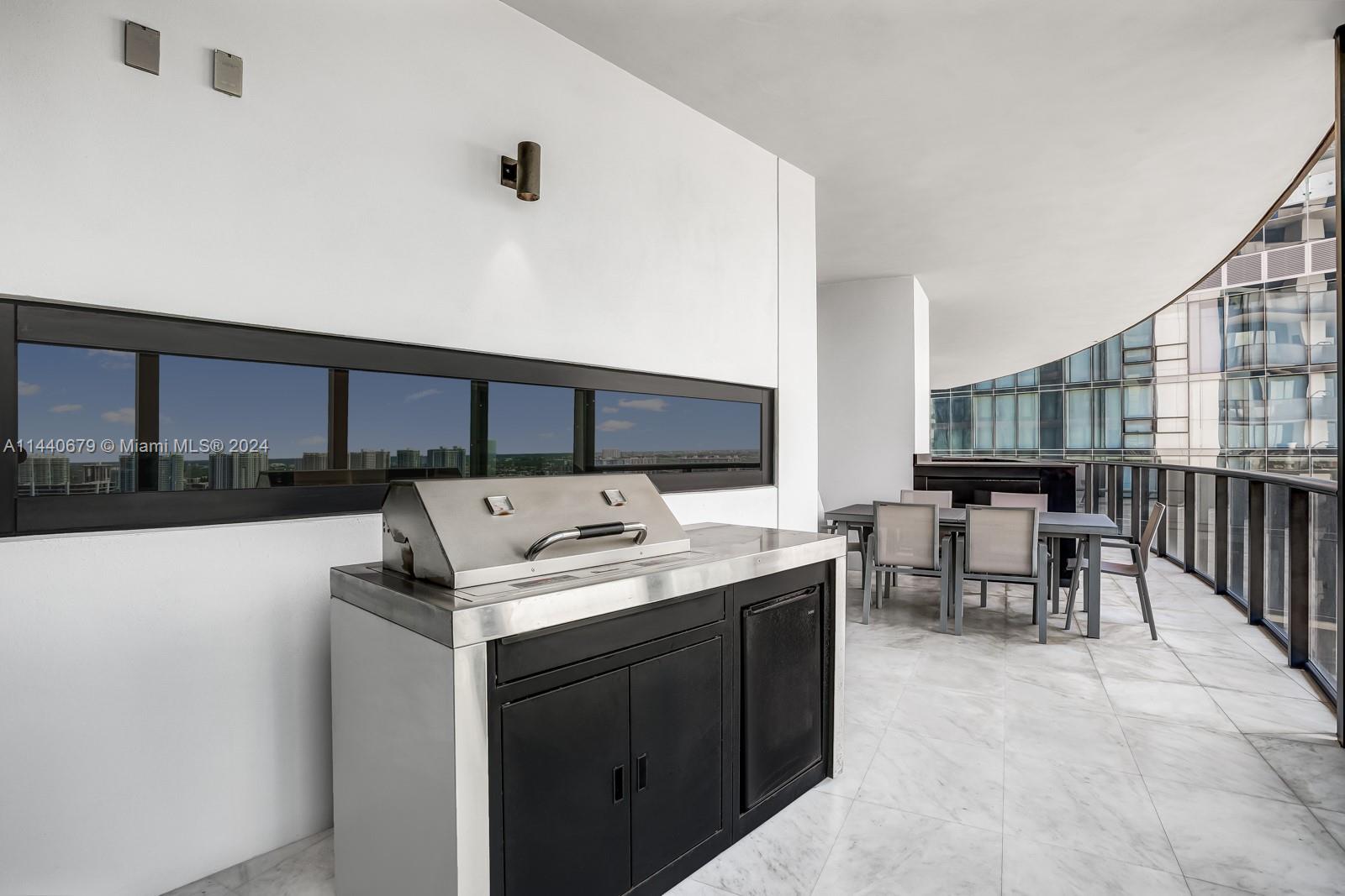 18555 COLLINS AVENUE COND - Residential