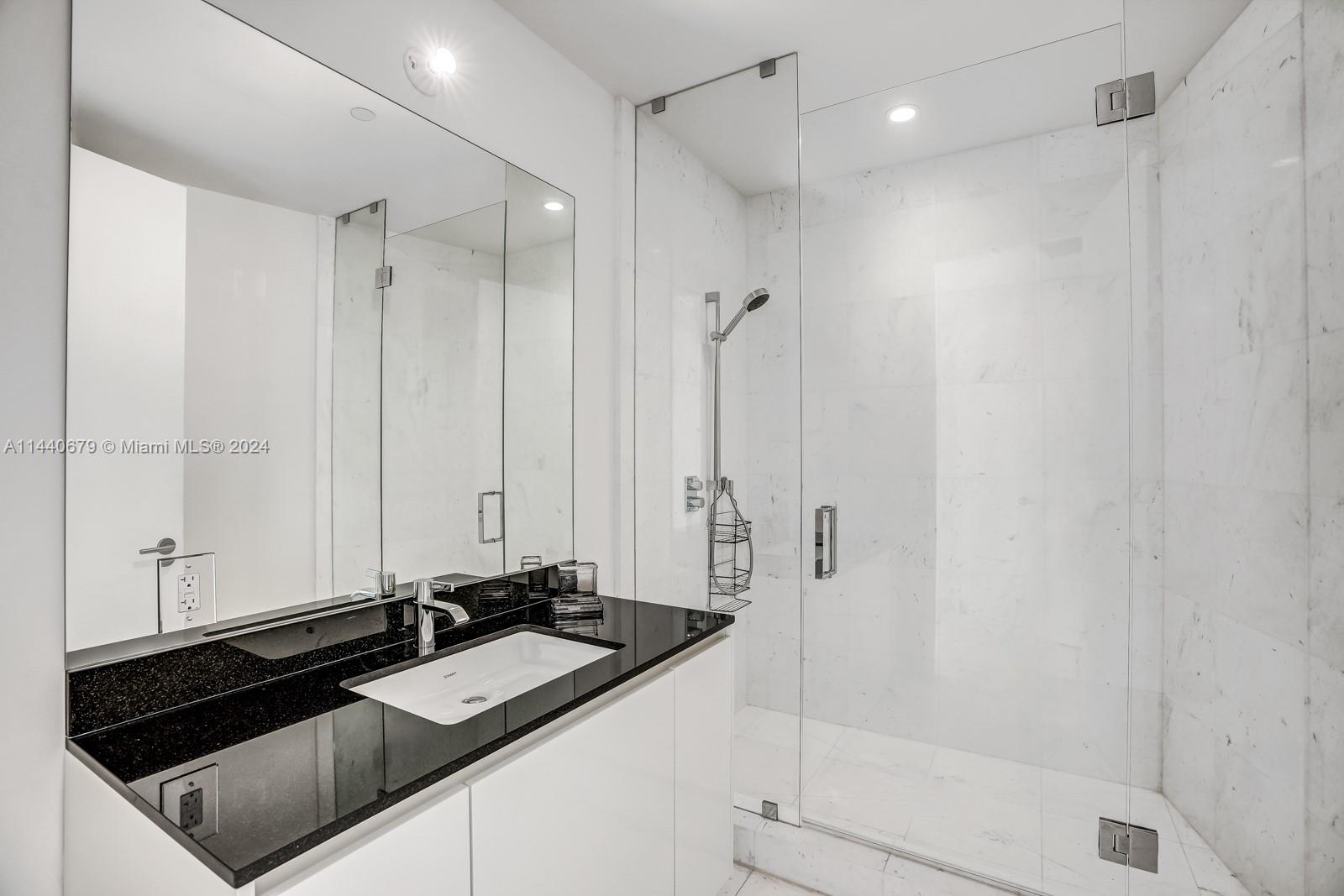 18555 COLLINS AVENUE COND - Residential