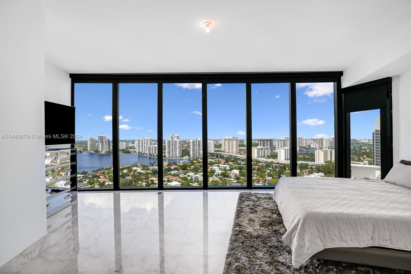 18555 COLLINS AVENUE COND - Residential