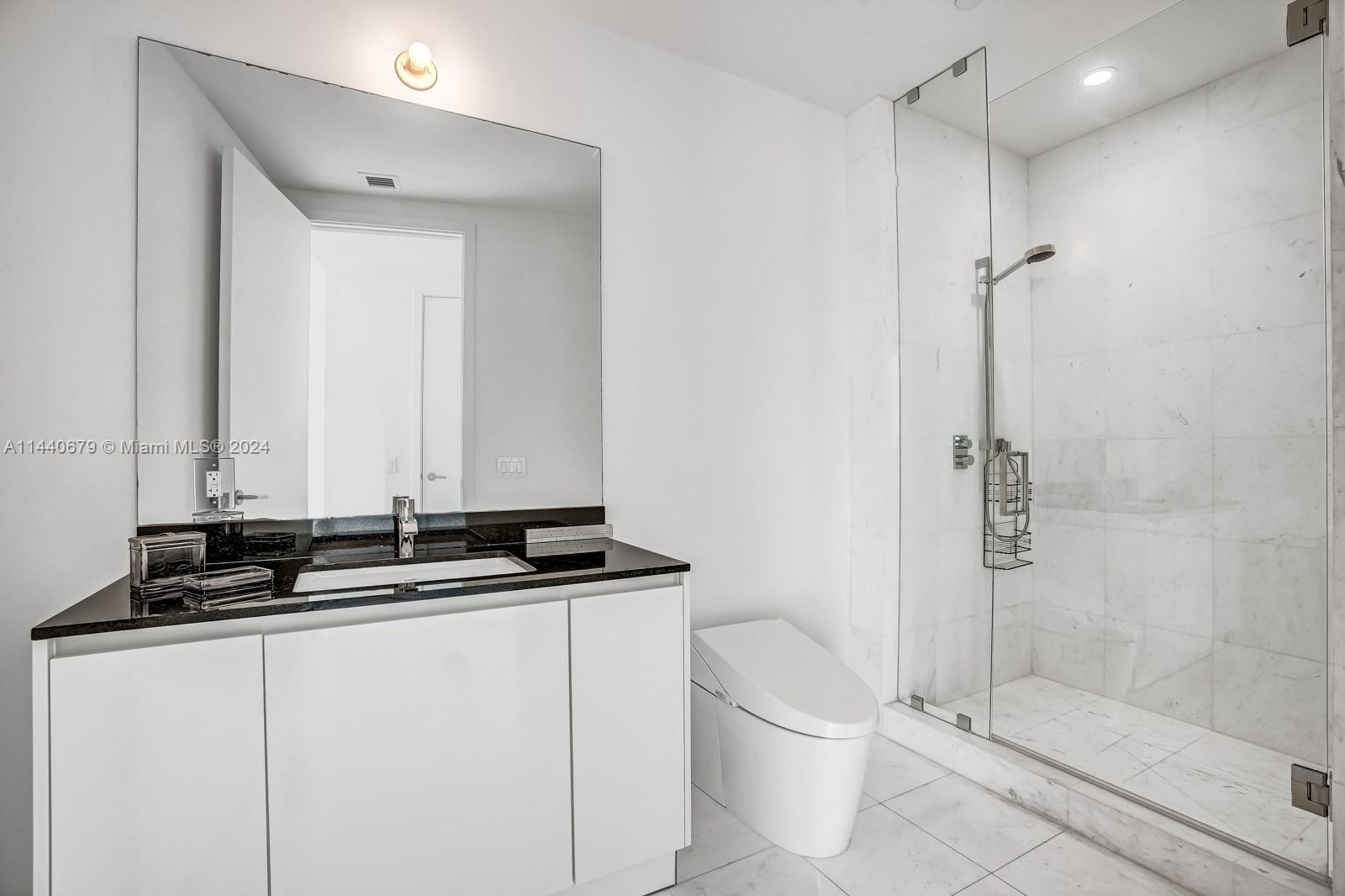 18555 COLLINS AVENUE COND - Residential