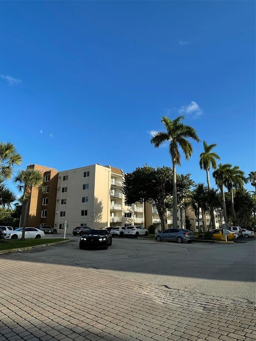 COZY UNIT FOR RENT. LOFT STYLE & ONE FULL BATH. STAINLESS STEEL APPLIANCES WITH MODERM LOOK. CORAL GATE EAST IS A QUIET AND SECURED COMMUNITY IN MIAMI GARDENS. EASY ACCESS TO FL TURNPIKE, I-75. EASY TO SHOW! - **********PLEASE!!! UNIT NUMBER IS "312-A" NOT "312"****** THANK YOU