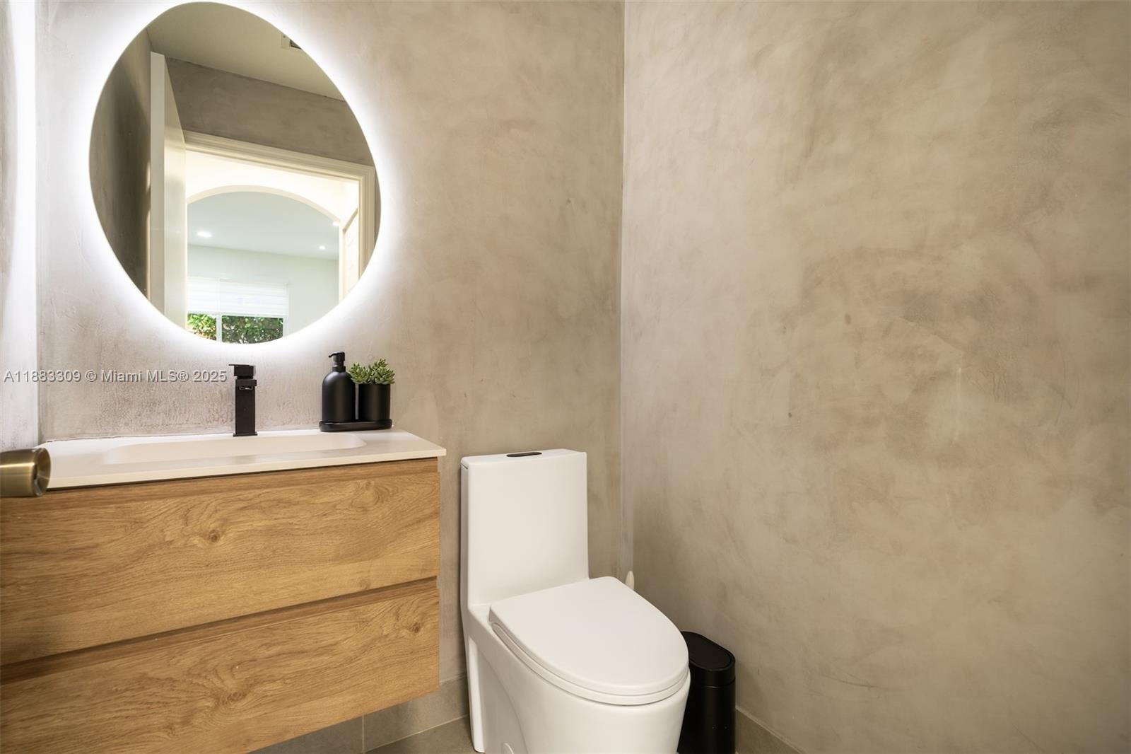HAMPTON ISLES CONDO - Residential Lease