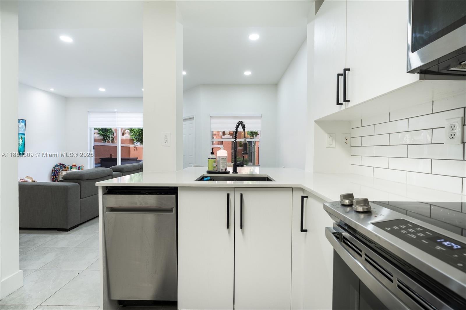 HAMPTON ISLES CONDO - Residential Lease