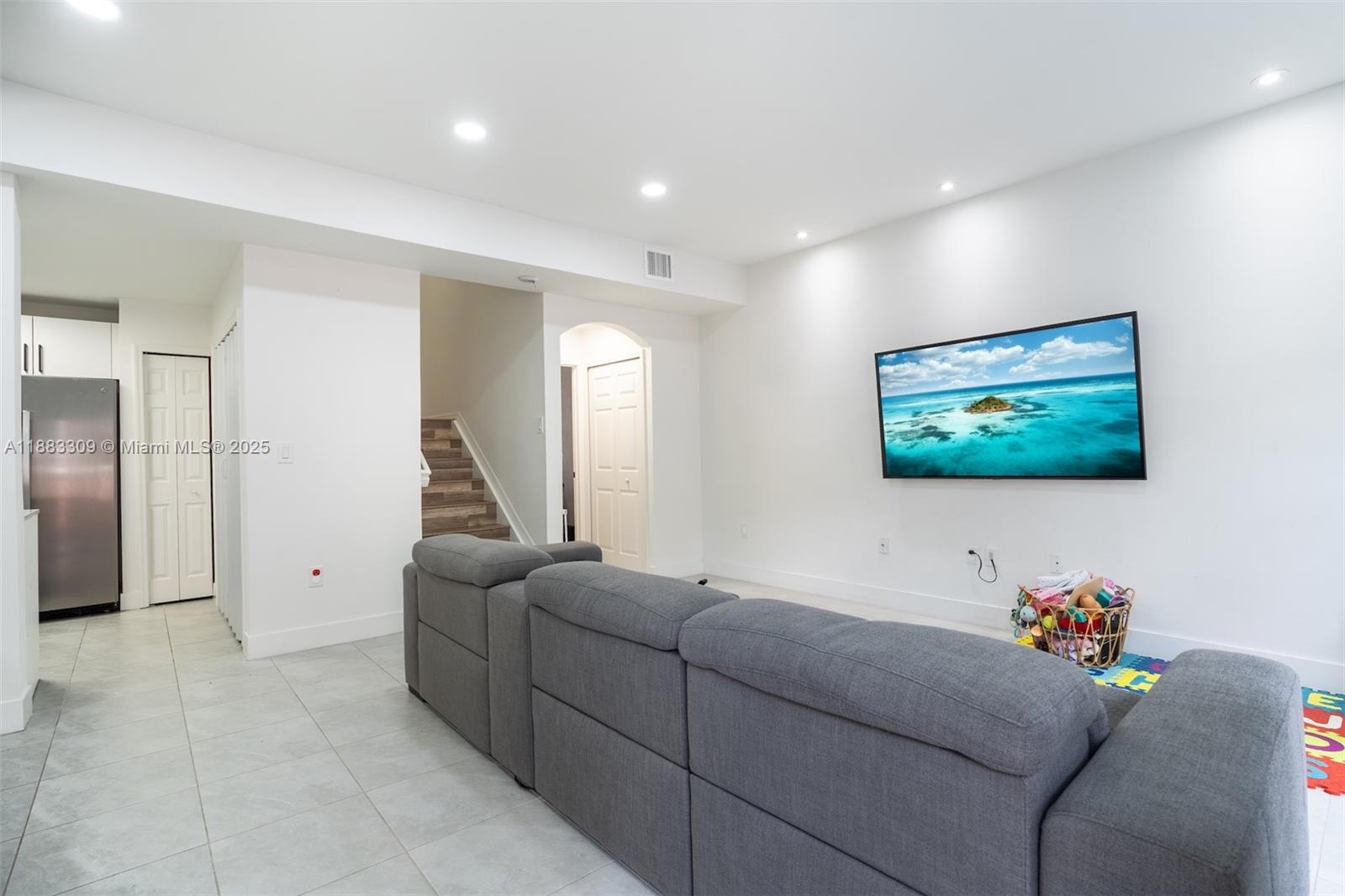 HAMPTON ISLES CONDO - Residential Lease