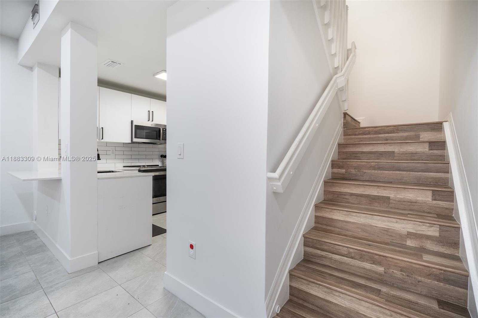 HAMPTON ISLES CONDO - Residential Lease