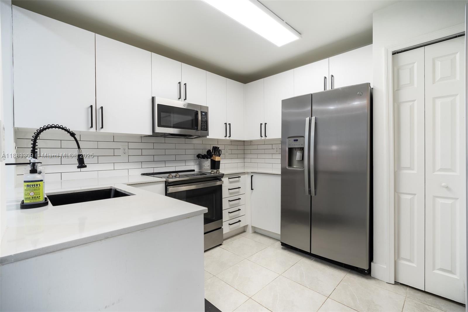 HAMPTON ISLES CONDO - Residential Lease