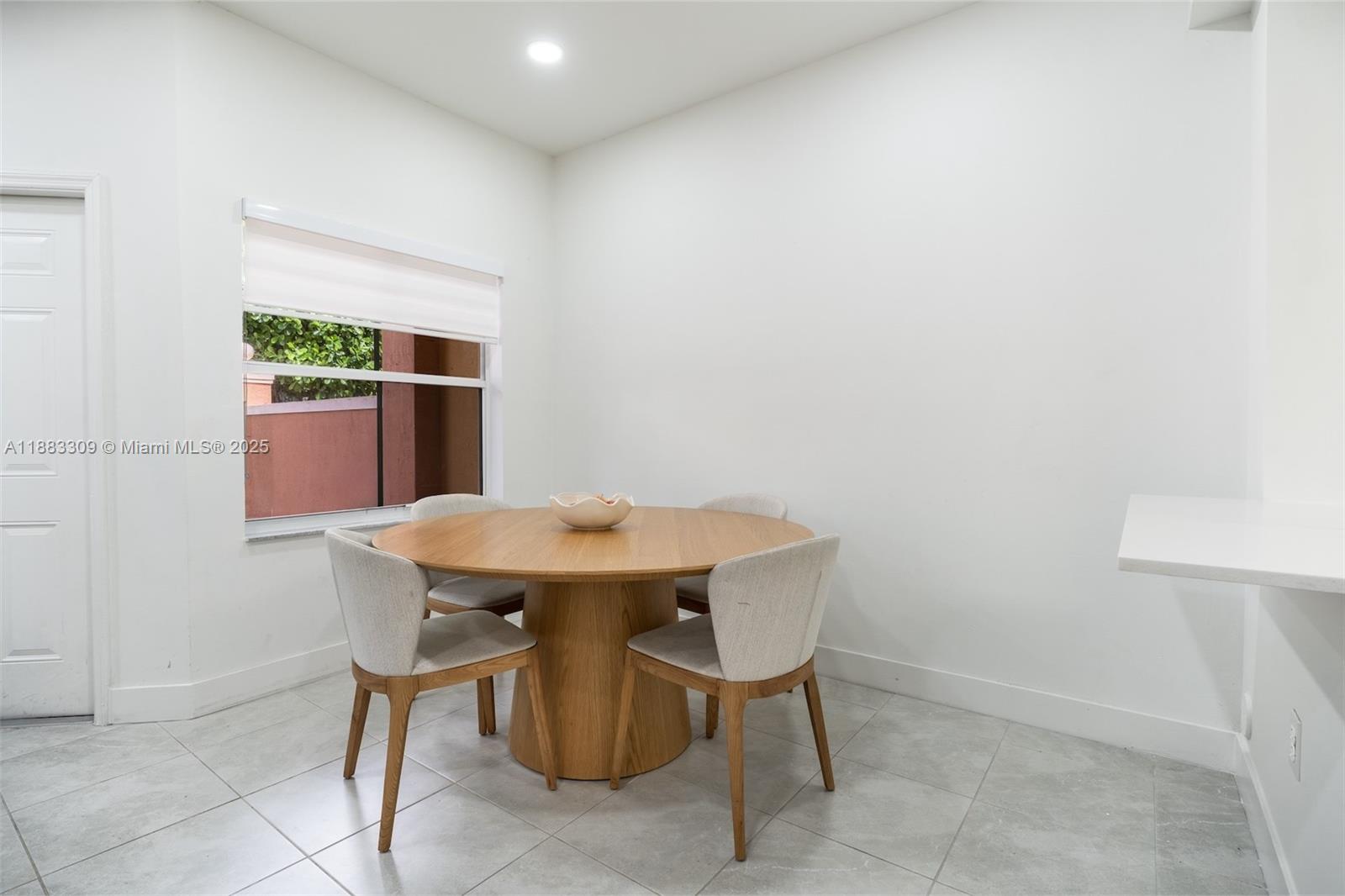 HAMPTON ISLES CONDO - Residential Lease