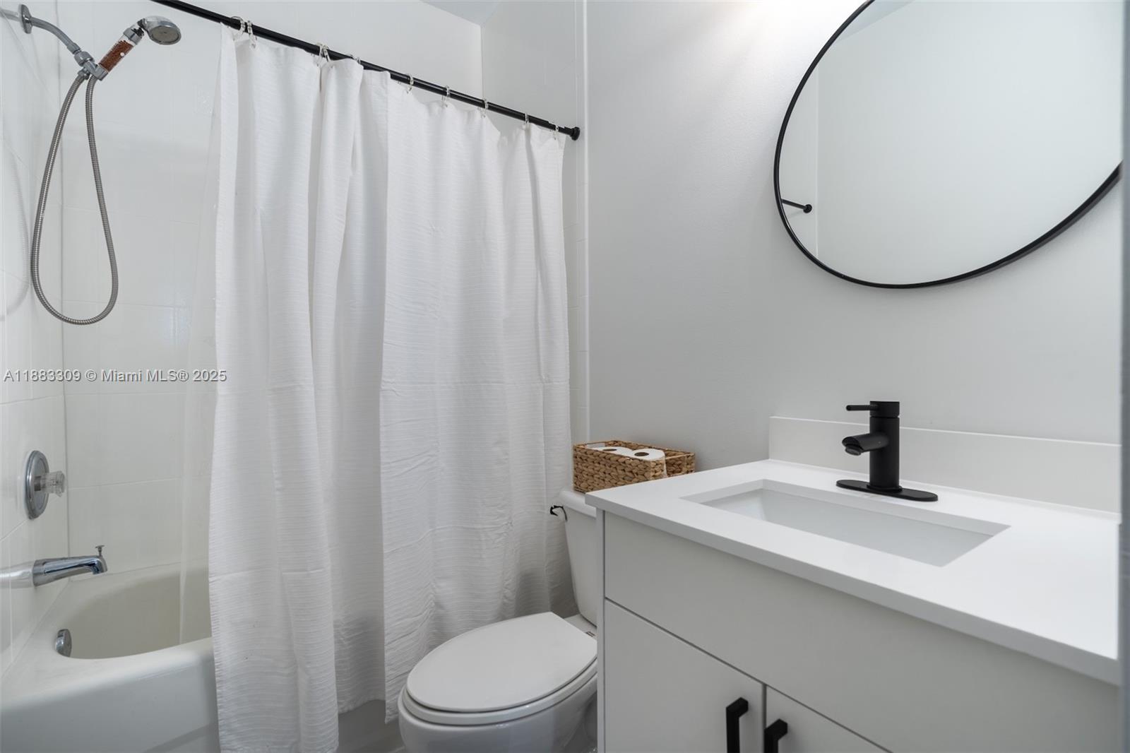 HAMPTON ISLES CONDO - Residential Lease