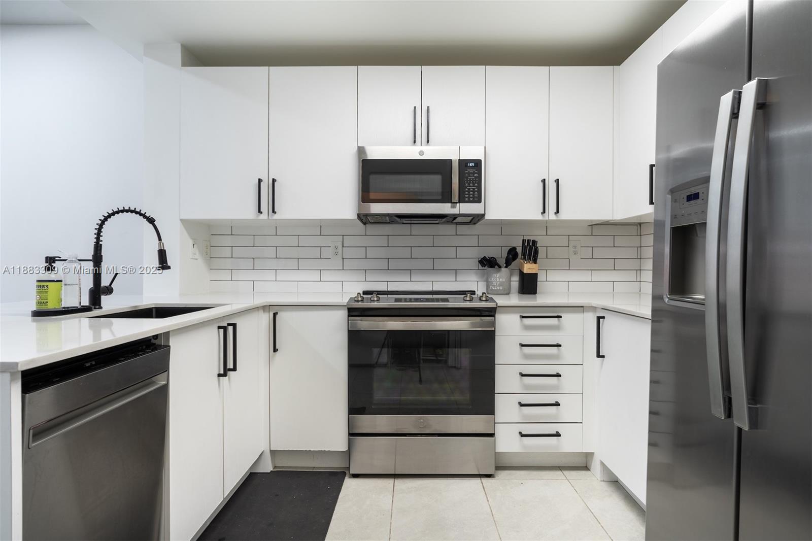 HAMPTON ISLES CONDO - Residential Lease