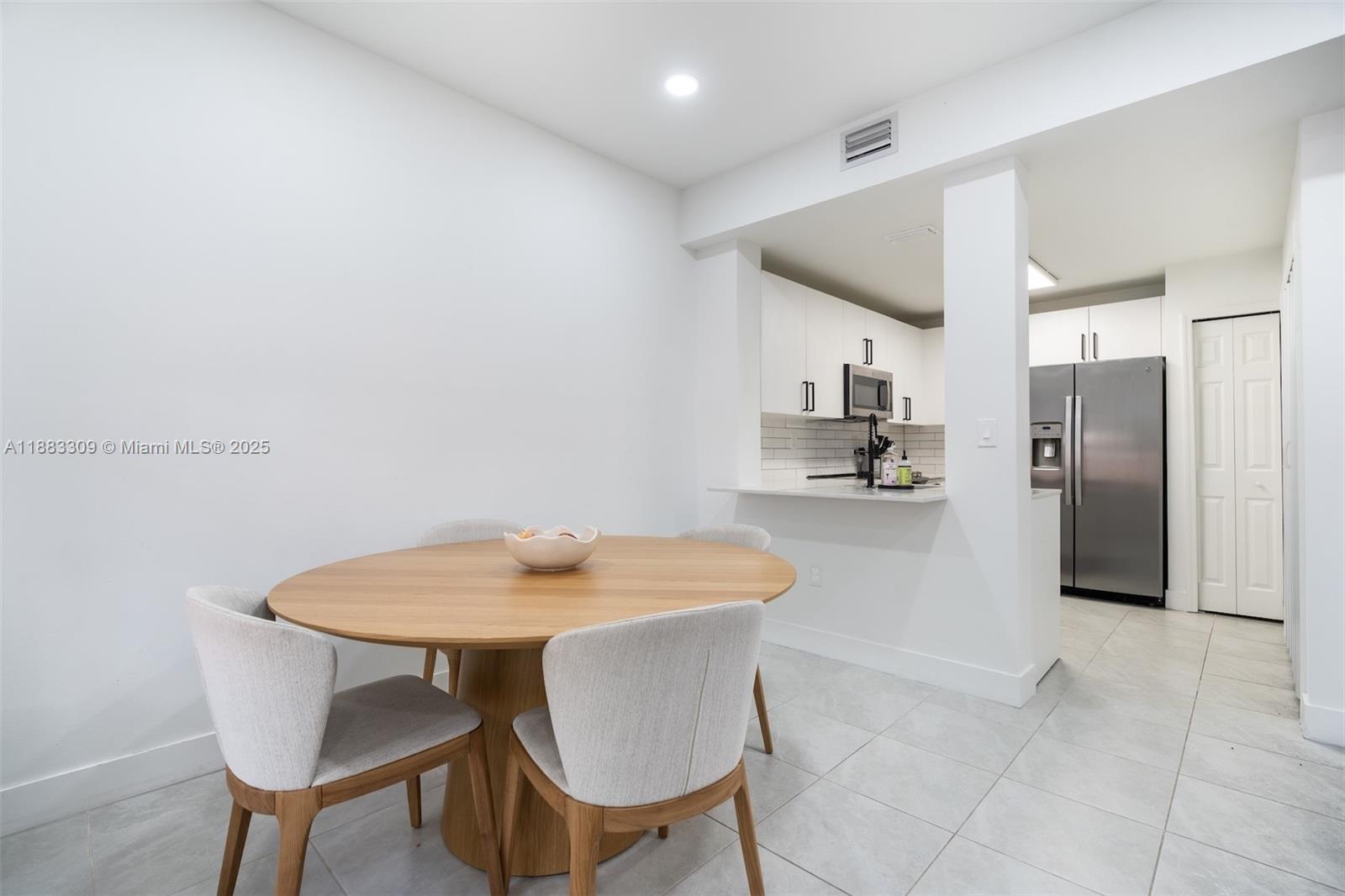 HAMPTON ISLES CONDO - Residential Lease
