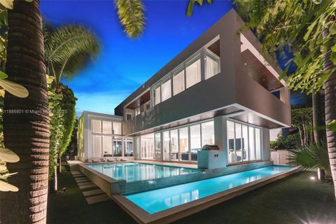 Photo of 4433 N Bay Rd, Miami Beach, FL 33140 (MLS # A11886801)