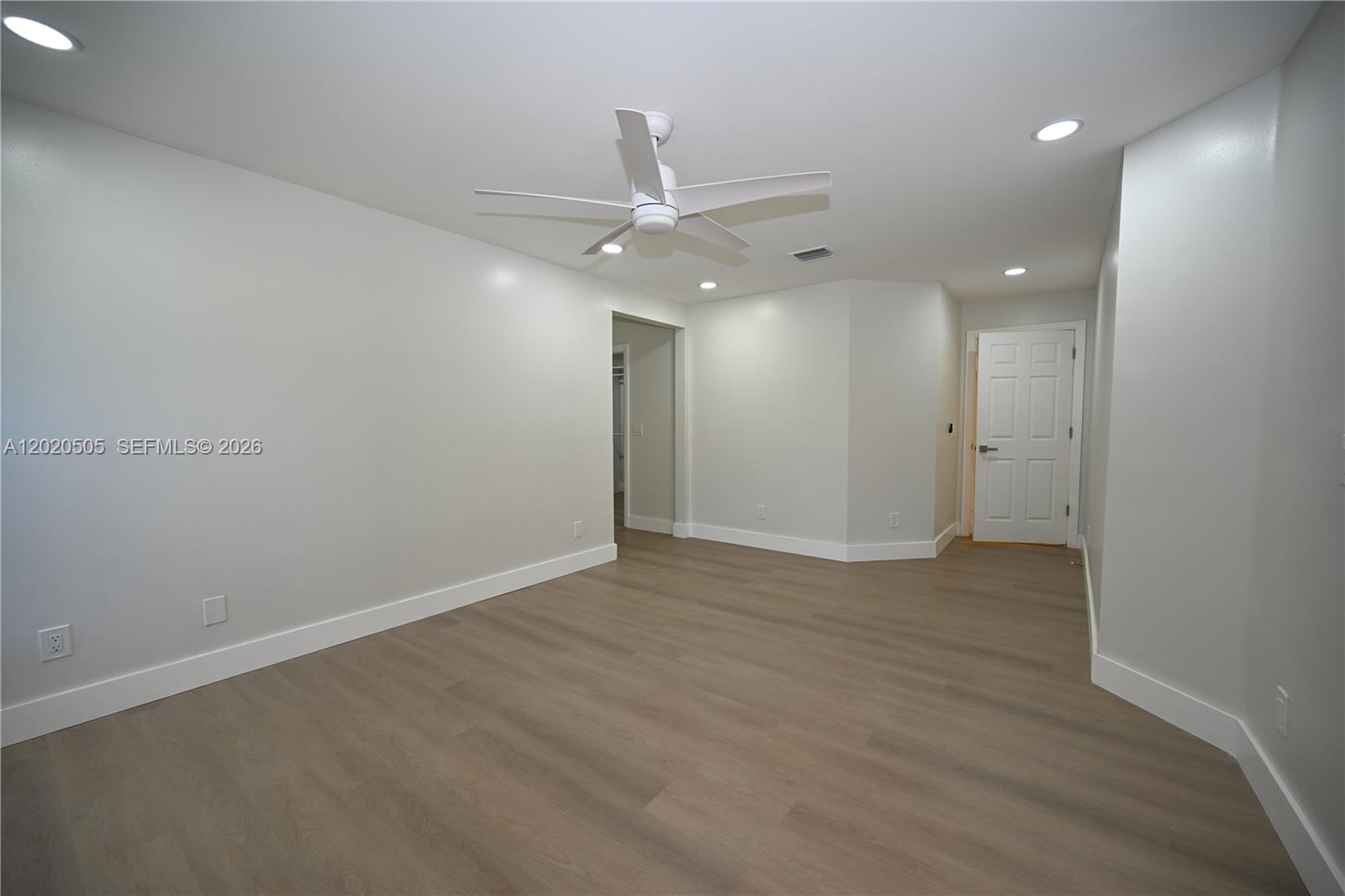 COUNTRY ISLES COVE - Residential