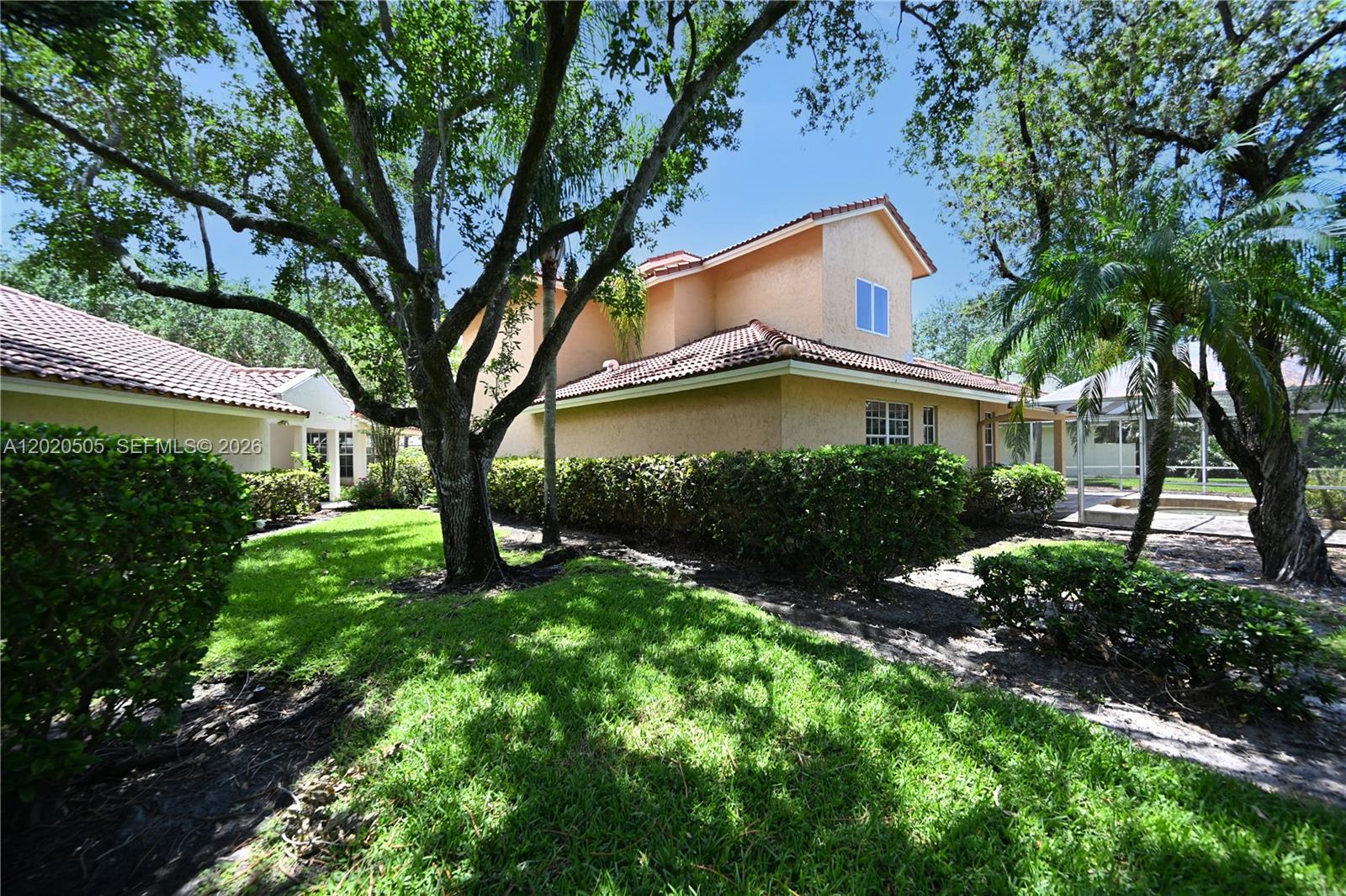 COUNTRY ISLES COVE - Residential