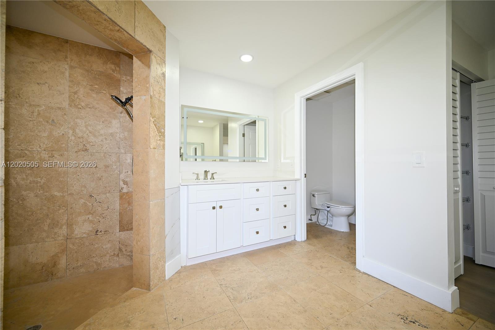 COUNTRY ISLES COVE - Residential